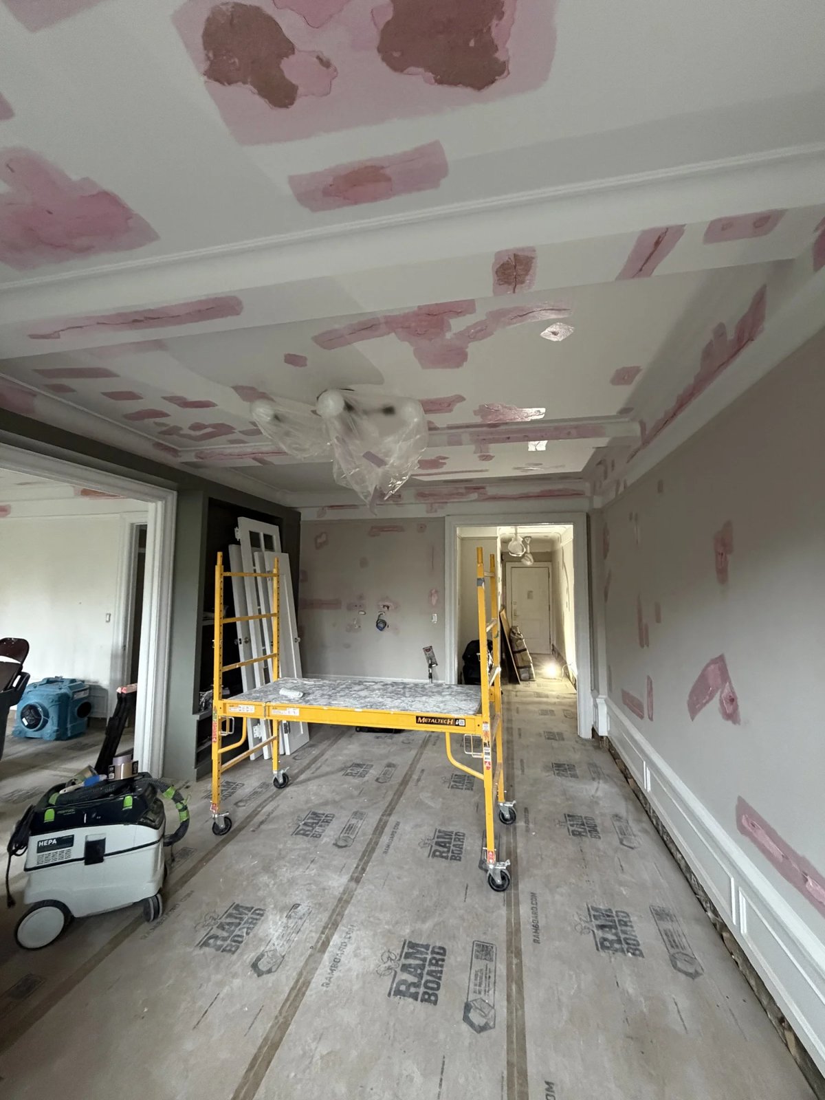 Mint interior painting work — painting gallery 51