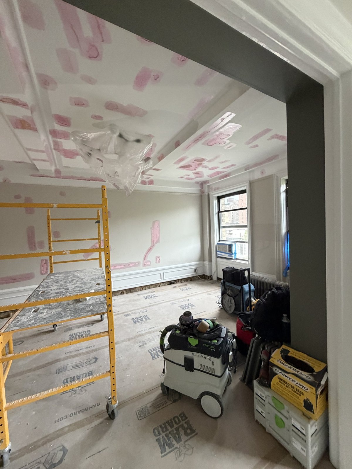 Mint interior painting work — painting gallery 50